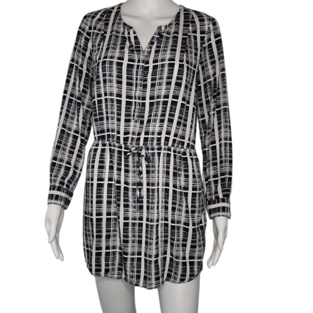 Banana Republic Black & White Long‎ Sleeve Dress